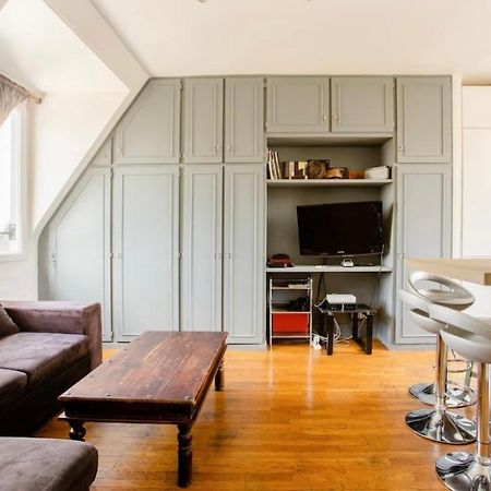 Beautiful Apartment With A View Of Eiffel Tower In Center ปารีส ภายนอก รูปภาพ