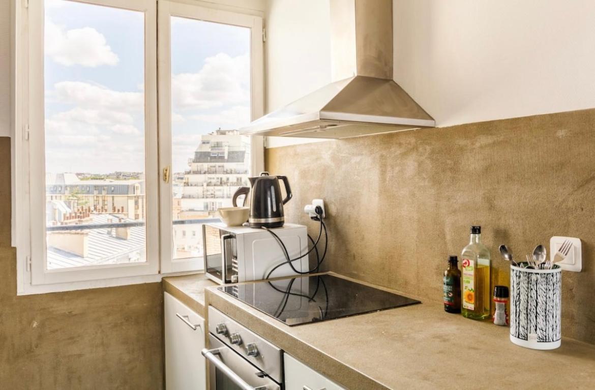 Beautiful Apartment With A View Of Eiffel Tower In Center ปารีส ภายนอก รูปภาพ