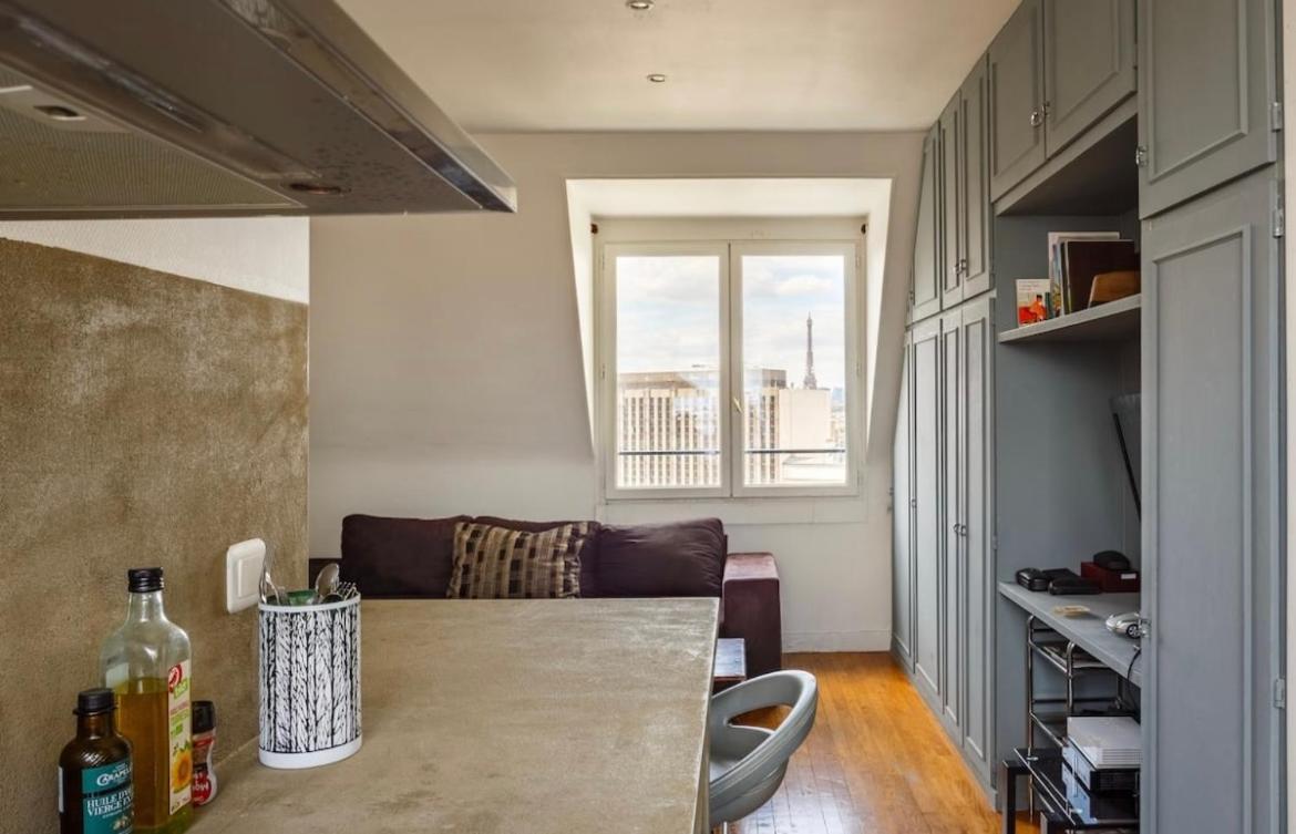 Beautiful Apartment With A View Of Eiffel Tower In Center ปารีส ภายนอก รูปภาพ